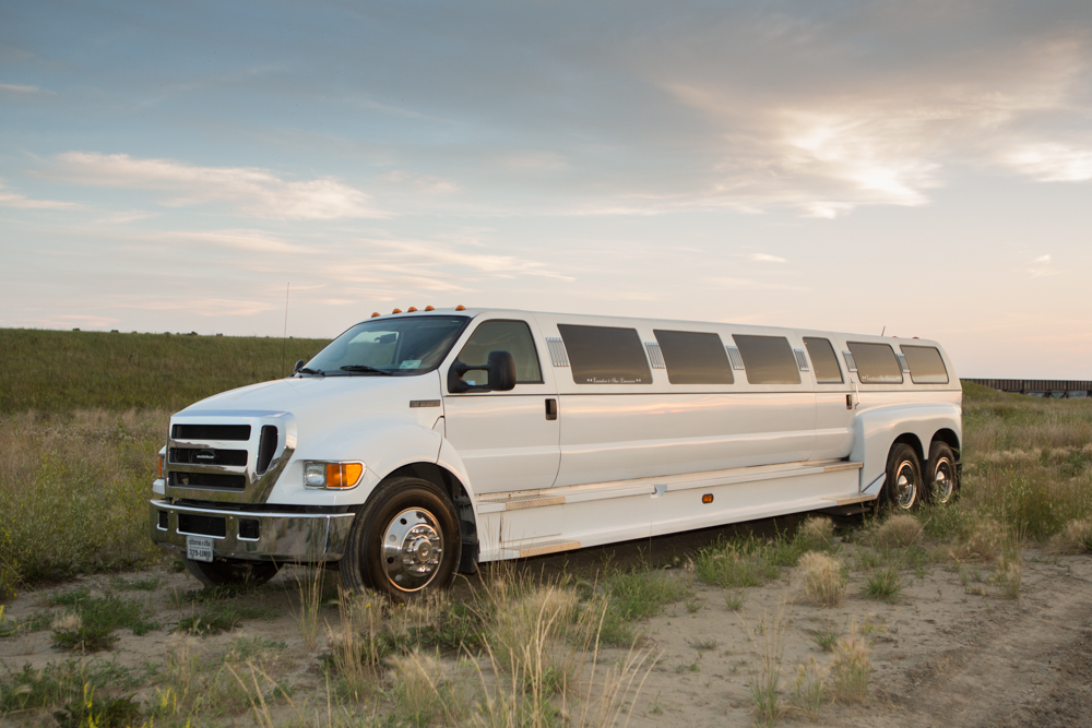 Ford F-650 - 28 seats-booklimo
